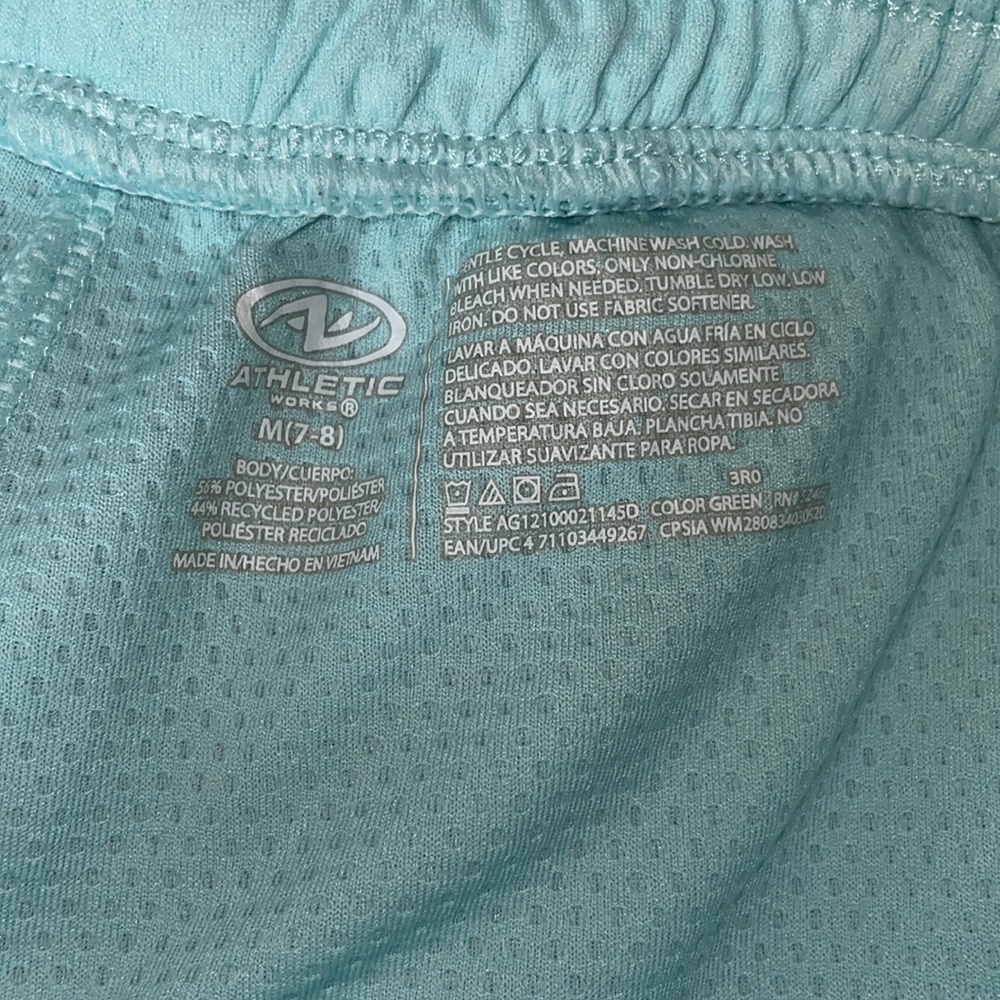 Shorts - Picture 3 of 4